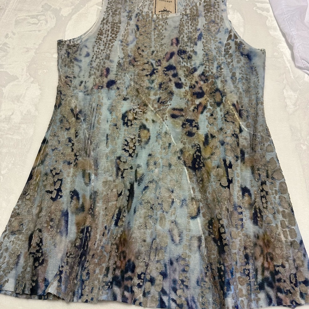 Vintage Concept Blue and Brown Patterned Elegant Tank Top